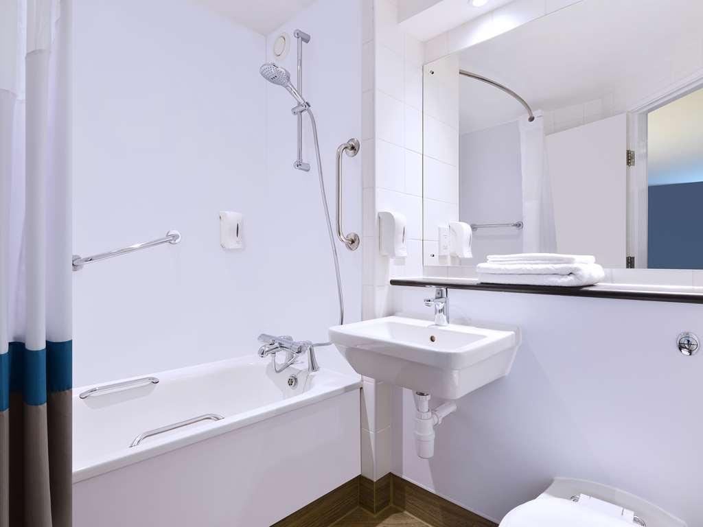 Travelodge London Covent Garden Экстерьер фото