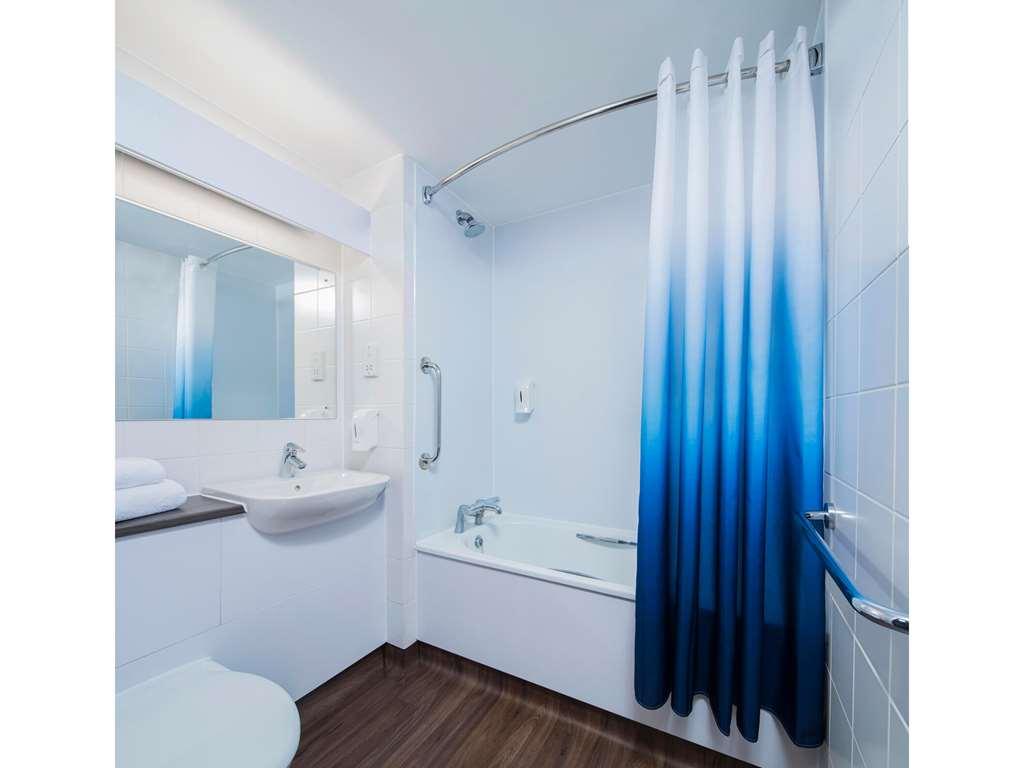 Travelodge London Covent Garden Экстерьер фото