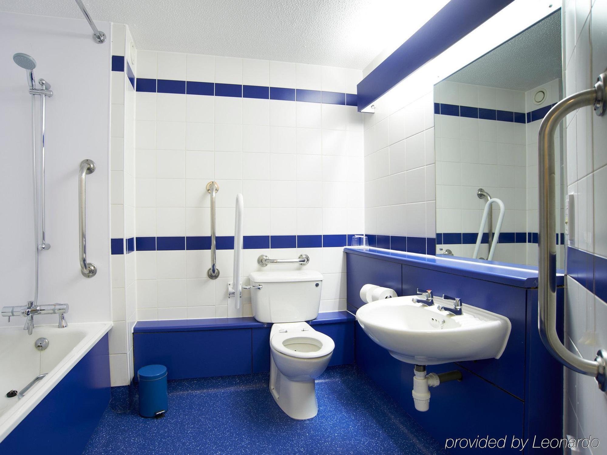 Travelodge London Covent Garden Экстерьер фото