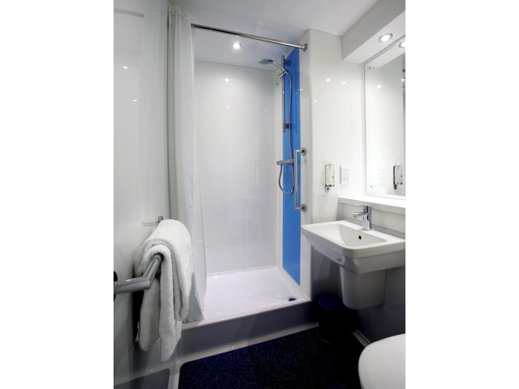 Travelodge London Covent Garden Экстерьер фото