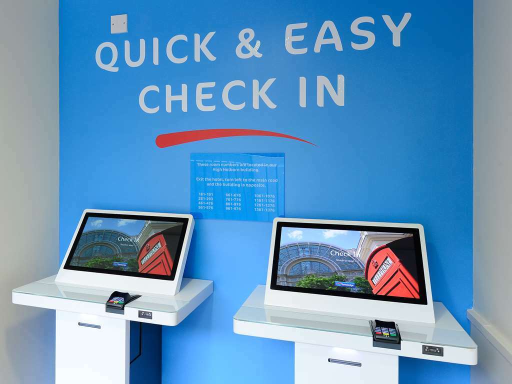 Travelodge London Covent Garden Интерьер фото
