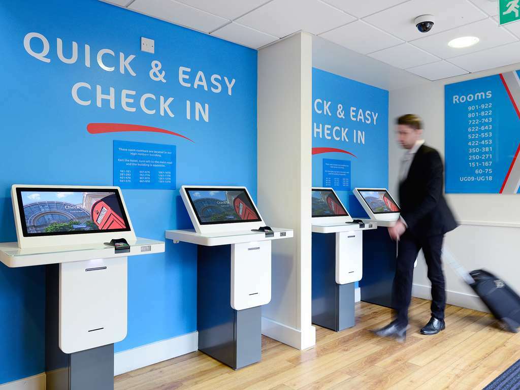 Travelodge London Covent Garden Интерьер фото